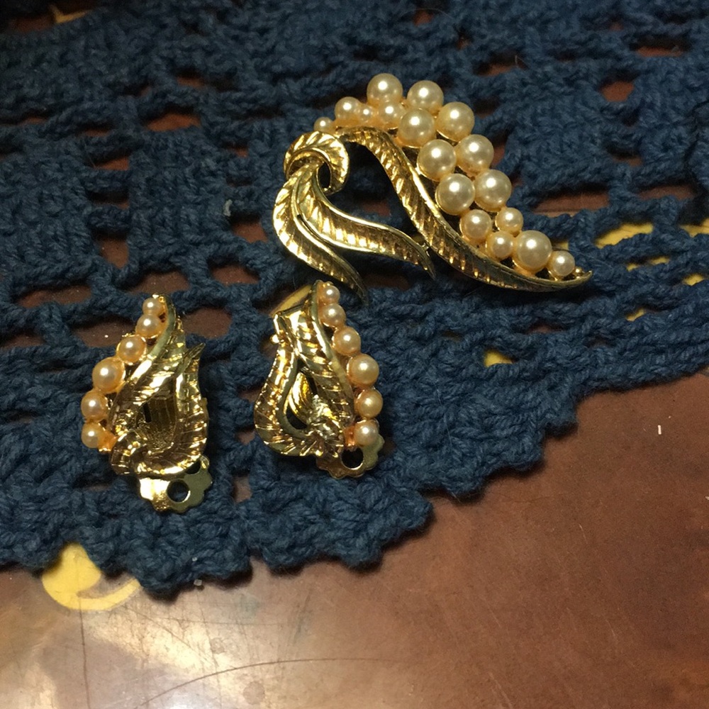 Vintage Pearl and Earring Set